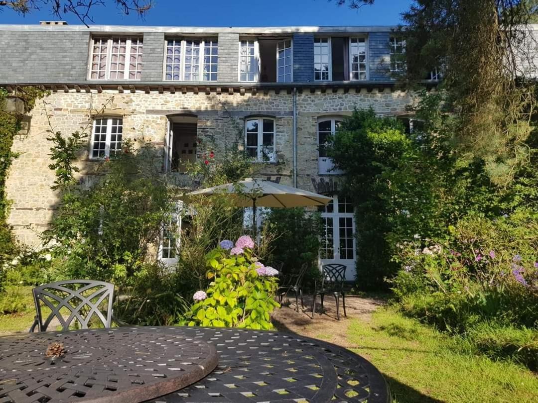 Hotel MANOIR DU TERTRE au coeur de la forêt de Brocéliande Paimpont Exterior foto