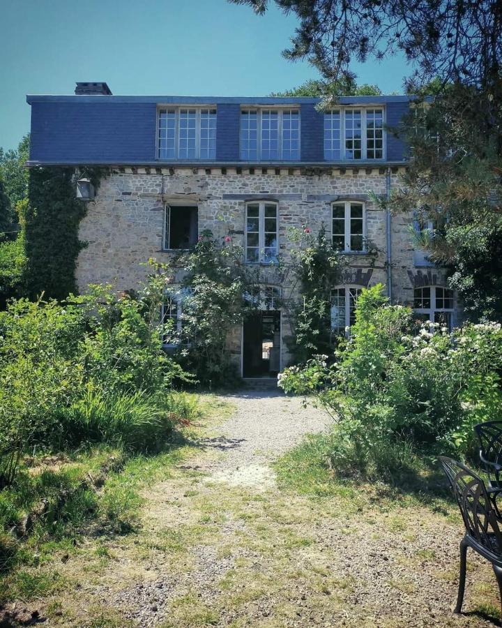 Hotel MANOIR DU TERTRE au coeur de la forêt de Brocéliande Paimpont Exterior foto