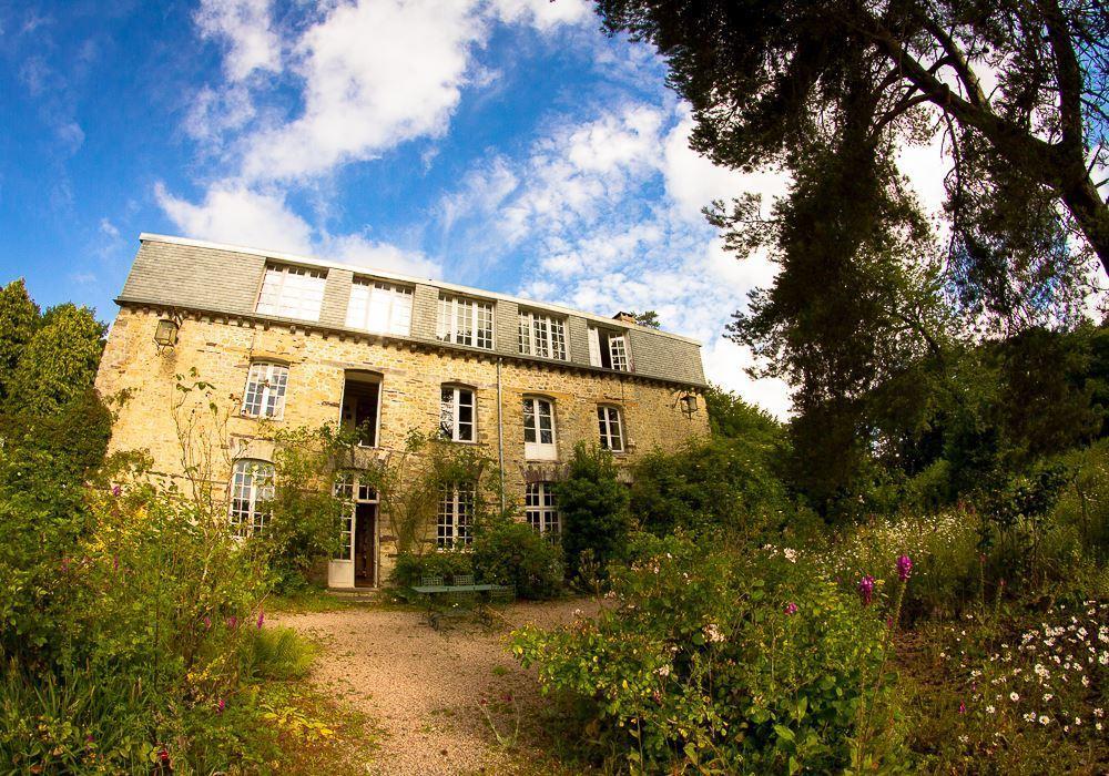 Hotel MANOIR DU TERTRE au coeur de la forêt de Brocéliande Paimpont Exterior foto